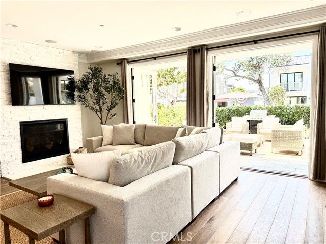 512 Jasmine Avenue, Corona Del Mar (newport Beach), CA 92625