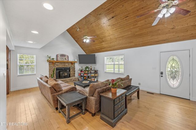 986 Marlow Circle, Clinton, TN 37716