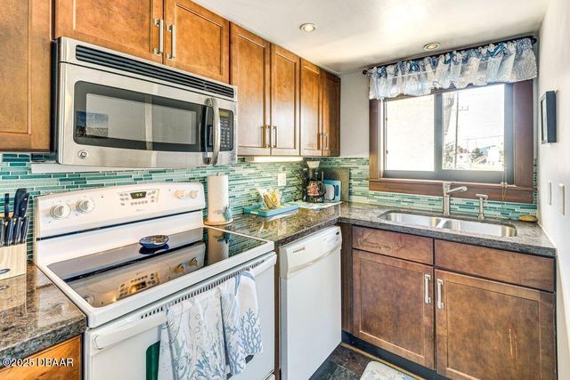 1404 N Atlantic Ave Unit 2, Daytona Beach, FL 32118