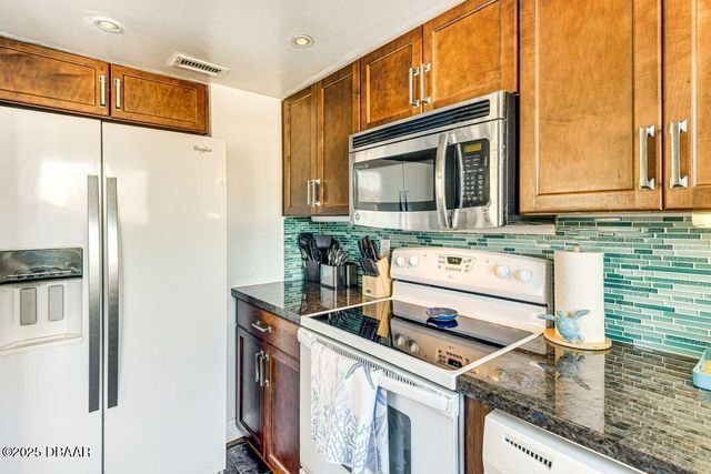 1404 N Atlantic Ave Unit 2, Daytona Beach, FL 32118