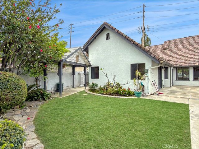 1571 N Santiago Boulevard, Orange, CA 92867