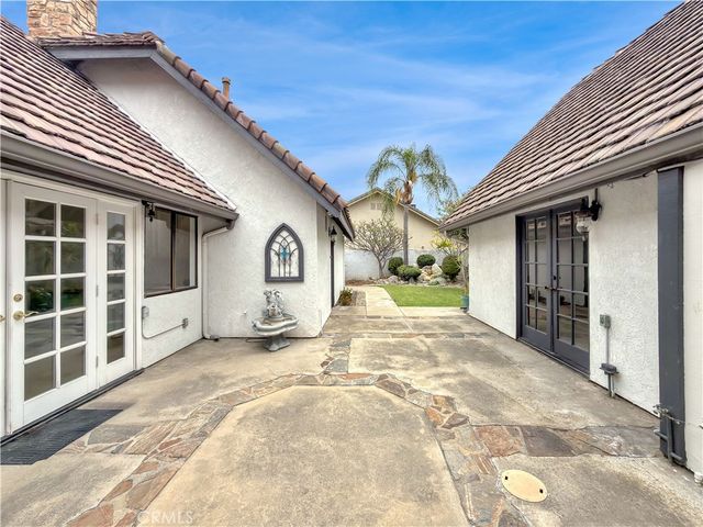 1571 N Santiago Boulevard, Orange, CA 92867