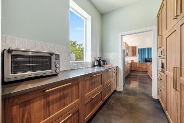 2300 Stagecoach Ranch LOOP B, Dripping Springs, TX 78620