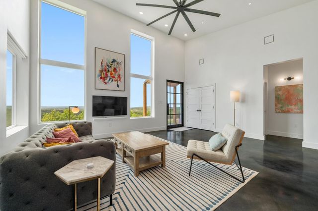 2300 Stagecoach Ranch LOOP B, Dripping Springs, TX 78620