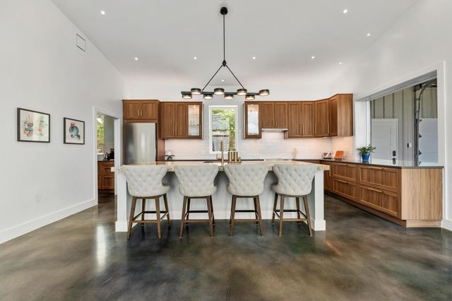 2300 Stagecoach Ranch LOOP B, Dripping Springs, TX 78620