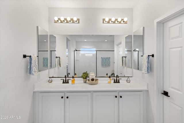 17834 W Thistle Landing Drive, Goodyear, AZ 85338