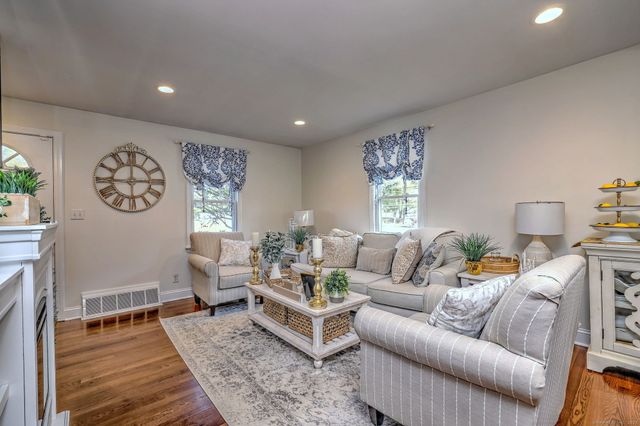 40 Hazelwood Avenue, Milford, CT 06461