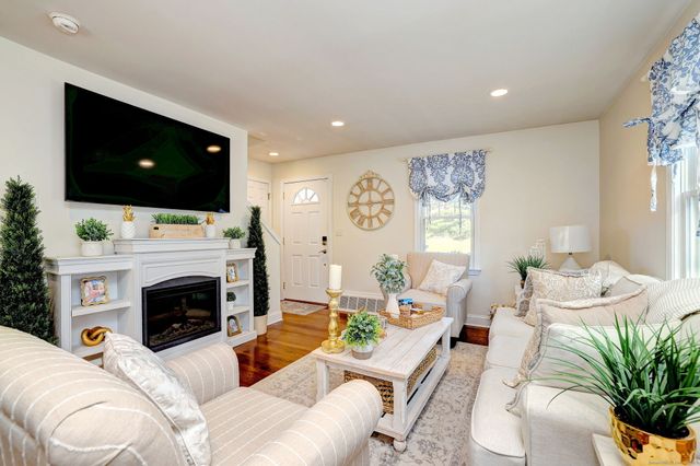 40 Hazelwood Avenue, Milford, CT 06461