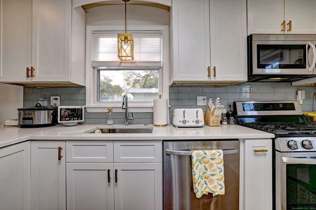 40 Hazelwood Avenue, Milford, CT 06461