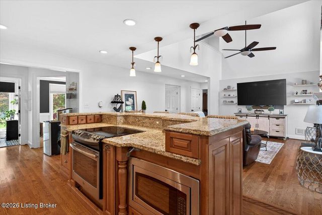 401 Old Stone Dr, Simpsonville, KY 40067