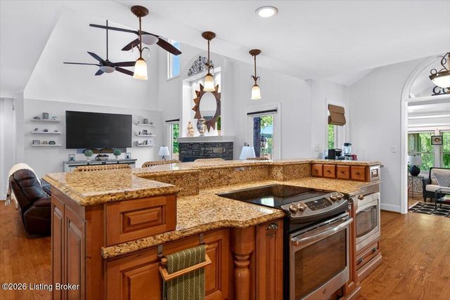 401 Old Stone Dr, Simpsonville, KY 40067