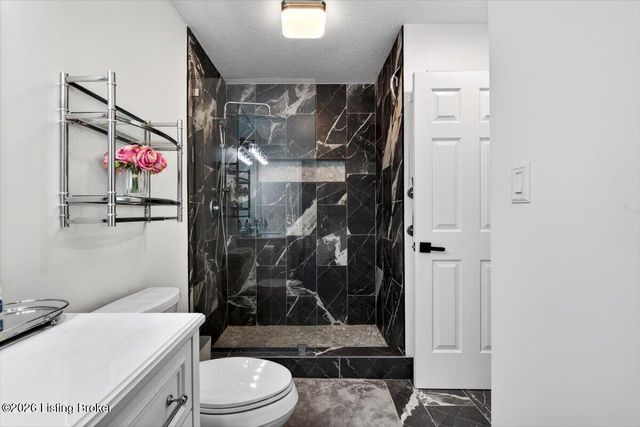 401 Old Stone Dr, Simpsonville, KY 40067