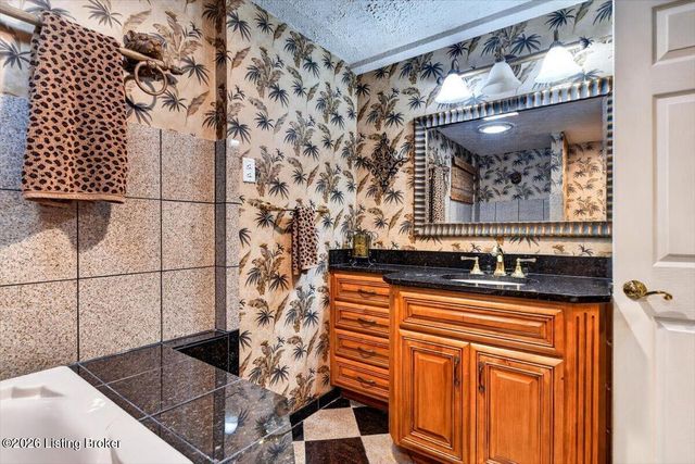 401 Old Stone Dr, Simpsonville, KY 40067