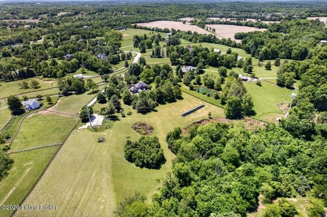 401 Old Stone Dr, Simpsonville, KY 40067