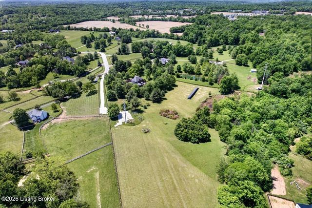 401 Old Stone Dr, Simpsonville, KY 40067