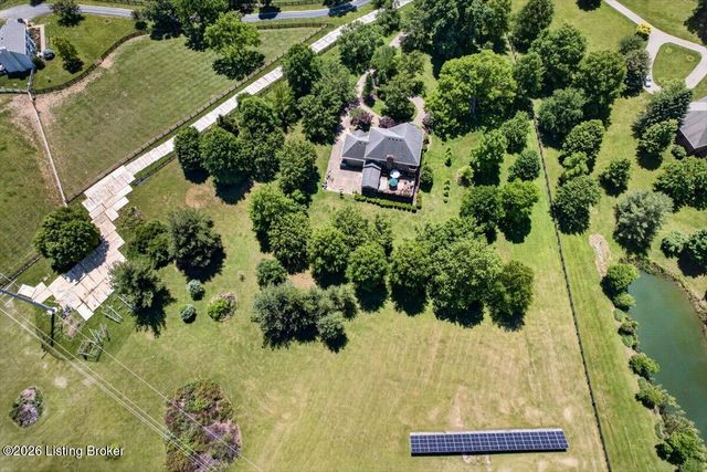 401 Old Stone Dr, Simpsonville, KY 40067