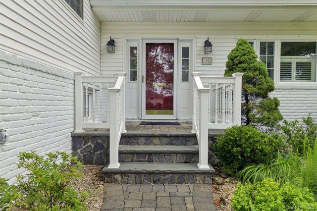 150 High Street, East Williston, NY 11596