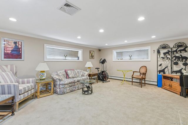 150 High Street, East Williston, NY 11596