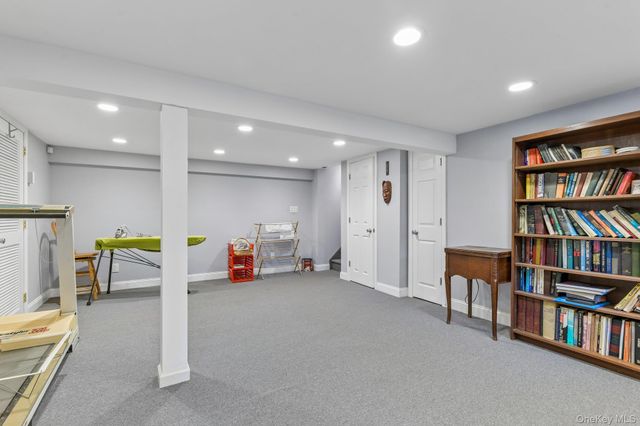 150 High Street, East Williston, NY 11596