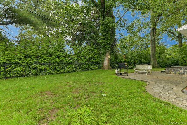 150 High Street, East Williston, NY 11596