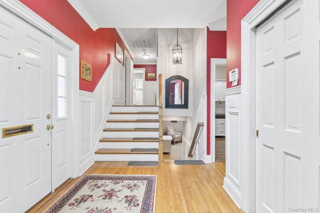 150 High Street, East Williston, NY 11596