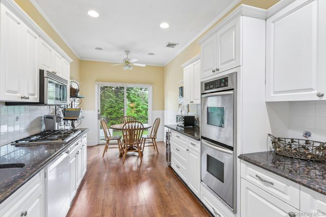150 High Street, East Williston, NY 11596