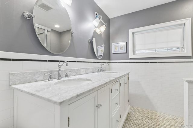 150 High Street, East Williston, NY 11596