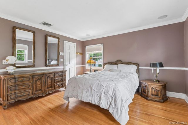 150 High Street, East Williston, NY 11596
