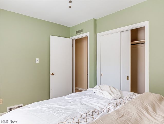 2871 Park Drive N, Silver Lake, OH 44224