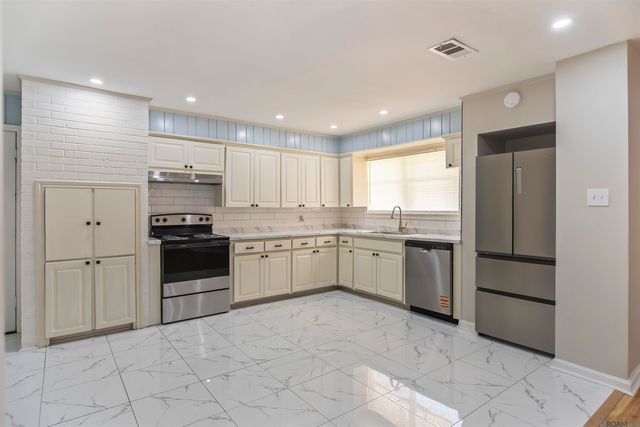 1455 S Marilyn Dr, Baton Rouge, LA 70815