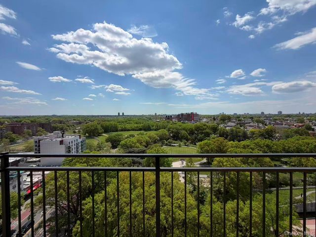 4318 Main Street 12C, Flushing, NY 11355
