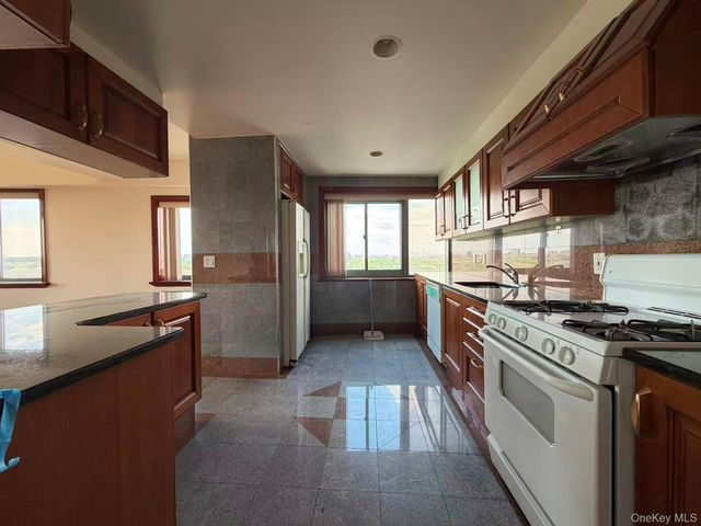 4318 Main Street 12C, Flushing, NY 11355