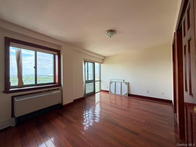 4318 Main Street 12C, Flushing, NY 11355