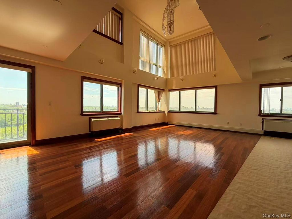 4318 Main Street 12C, Flushing, NY 11355