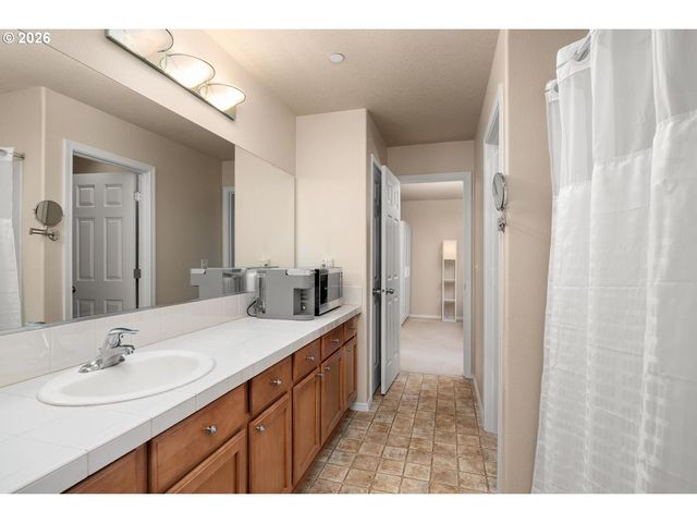 12825 Sw MERGANSER Ln 101, Beaverton, OR 97007