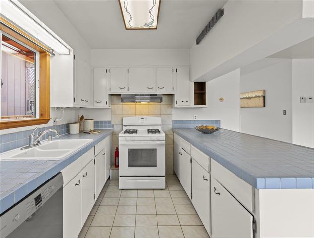 807 Tierra Alta Street, Moss Beach, CA 94038