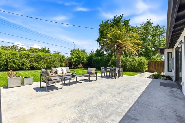 1073 Celilo Drive, Sunnyvale, CA 94087