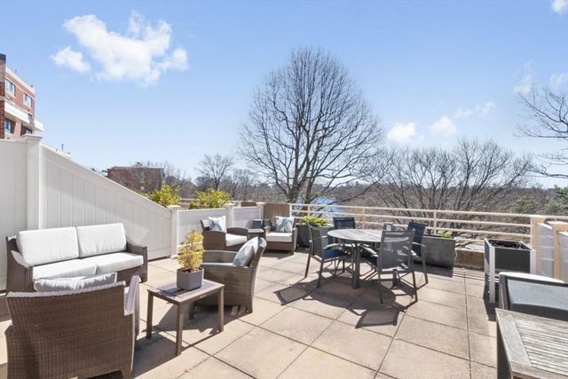 199 Coolidge Ave 105, Watertown, MA 02472