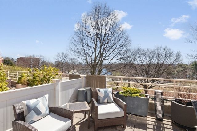 199 Coolidge Ave 105, Watertown, MA 02472