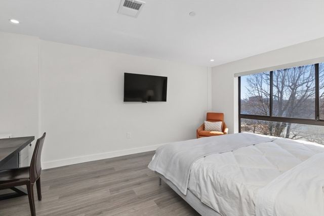 199 Coolidge Ave 105, Watertown, MA 02472