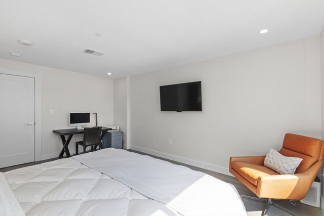 199 Coolidge Ave 105, Watertown, MA 02472