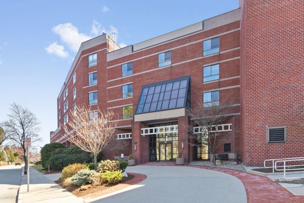 199 Coolidge Ave 105, Watertown, MA 02472
