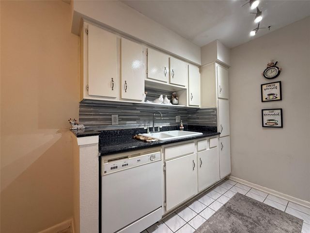 845 Augusta Drive 11, Houston, TX 77057