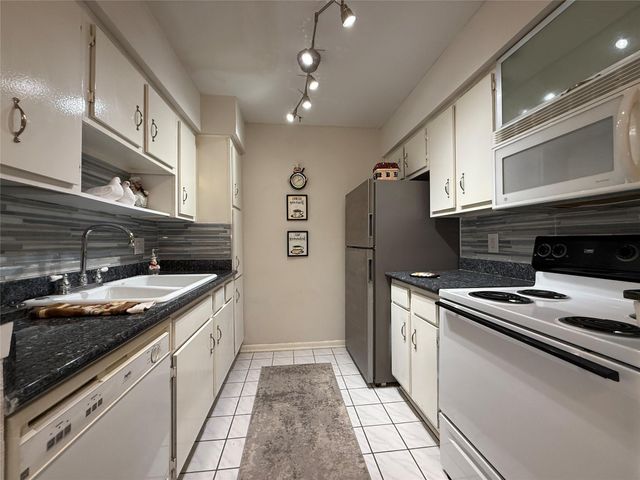 845 Augusta Drive 11, Houston, TX 77057