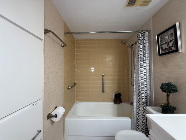 845 Augusta Drive 11, Houston, TX 77057