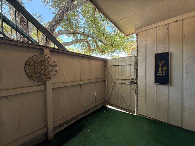 845 Augusta Drive 11, Houston, TX 77057