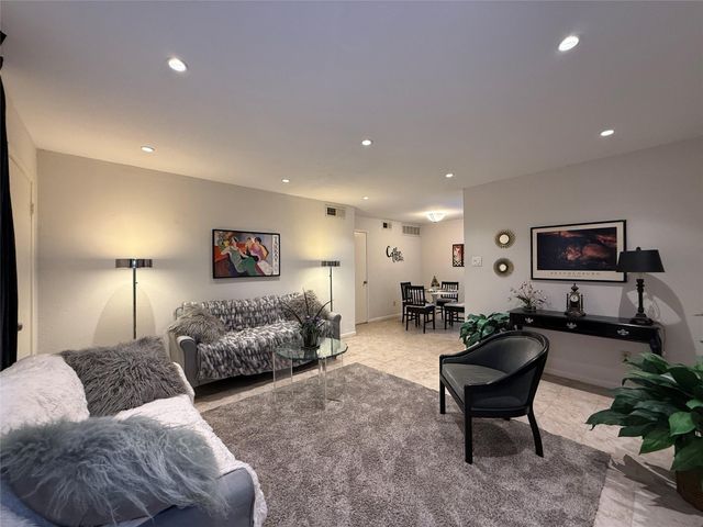 845 Augusta Drive 11, Houston, TX 77057