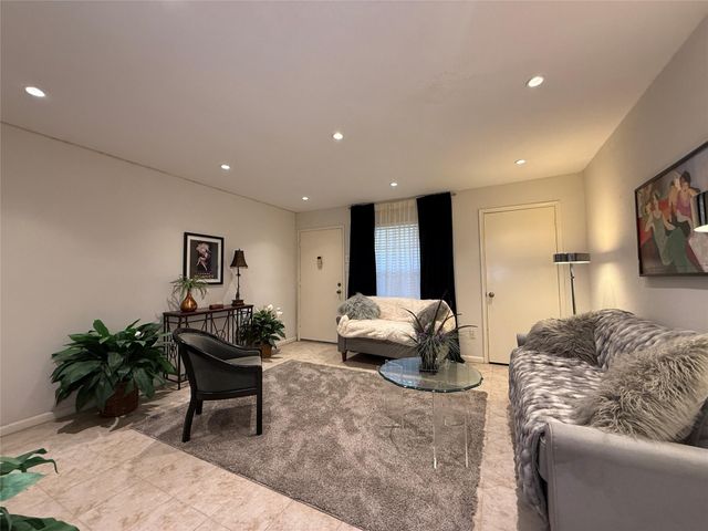 845 Augusta Drive 11, Houston, TX 77057