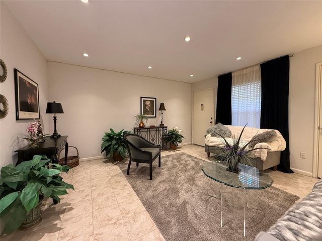 845 Augusta Drive 11, Houston, TX 77057