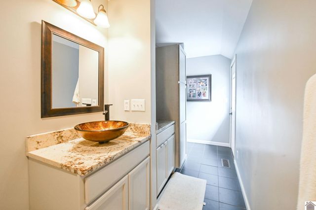 2050 Clark Line Road, Paducah, KY 42003